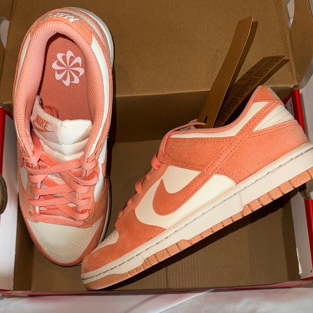NIB Women’s Nike Dunk Low suede Soft pearl/ apricot agate-white